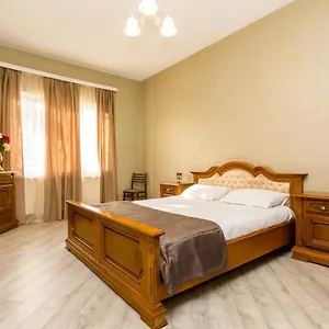 Rustaveli Two Bedroom With 5 Star Location Апартаменты